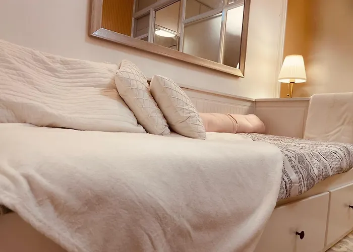Cozy Vibe At Near Airport, Mckinley, And Bgc * Manila